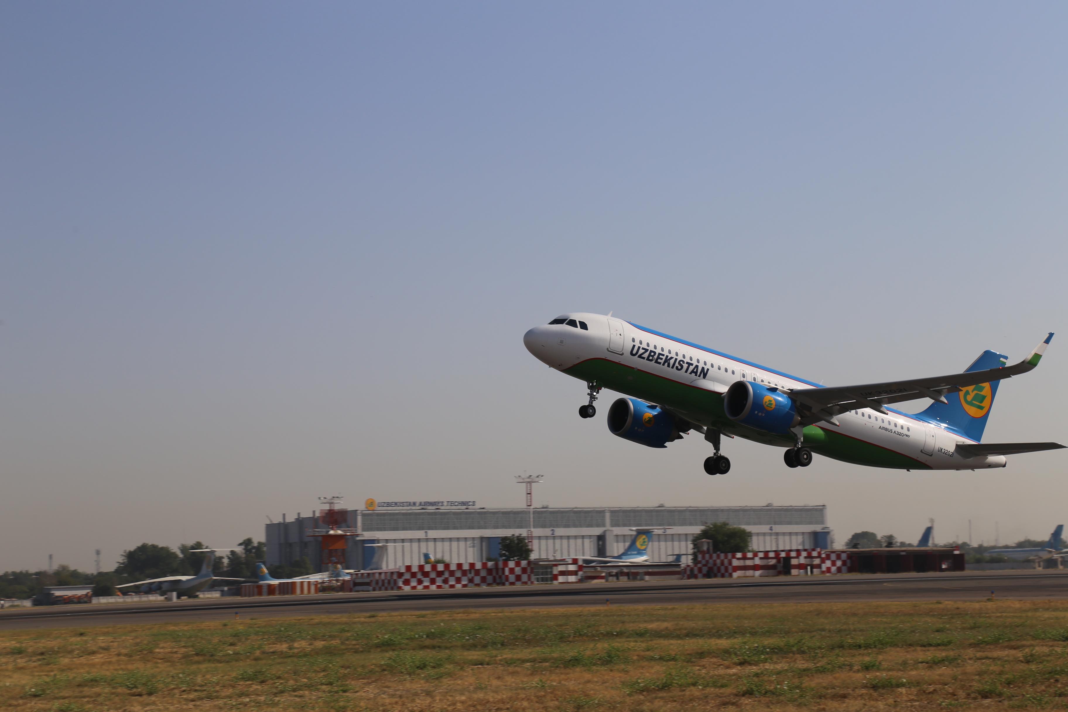 Uzbekistan airways рейсы. Uzbekistan Airways . Aeroport. Самолет Узбекистан АИРВАЙС. Uzbekistan Airways Нью Йорк. Самолеты хаво йуллари.